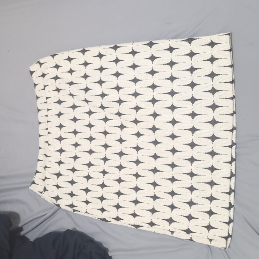 Like new skirt, reneec L